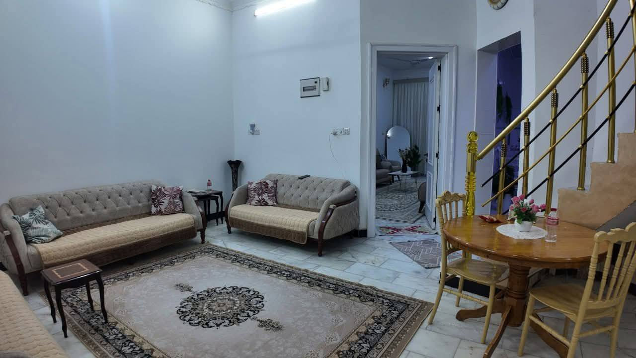 🏡 بيت للبيع – موقع مميز في حي أور الثانية
📍 الموقع: حي أور الثانية
خلف مؤسسة الشهداء – مقابل ملعب الناصرية الخماسي

🔹 الواجهة: 7.5 متر
🔹 الشارع: 15 متر
🔹 سنة البناء: 2015
المساحة 150 متر
✨ تفاصيل البيت:
الطابق الأرضي: غرفة، مطبخ، صالة، صحيات، استقبال
الطابق العلوي: ثلاث غرف، صالة، صحيات
السعر 270 مليون 

📞 للتواصل:
***********

📲 كروب واتساب:
https://chat.whatsapp.com/FieRatum5tY5jLniSiyYqb
