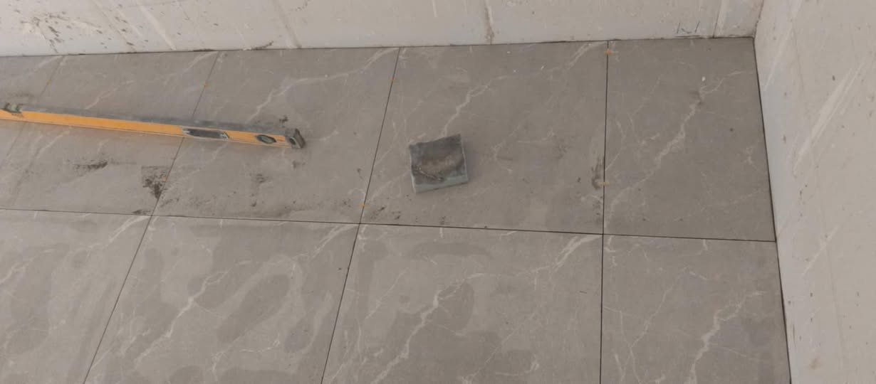 السلام عليكم خلفة تطبيك ارضي وجداري متفرغ
‏‪***********‬‏ابو نرجس الخلفة 
وايضآ نشتغل جميع الأعمال تفليش تنضيف تصعيد مواد قلع تراب تخريج انقاض ترميم نشتغلك صب ارضيات صب دنك تدخيل سبيس وحدل  اتصل وبخدمتك 
*********** سجاد الخفاجي
