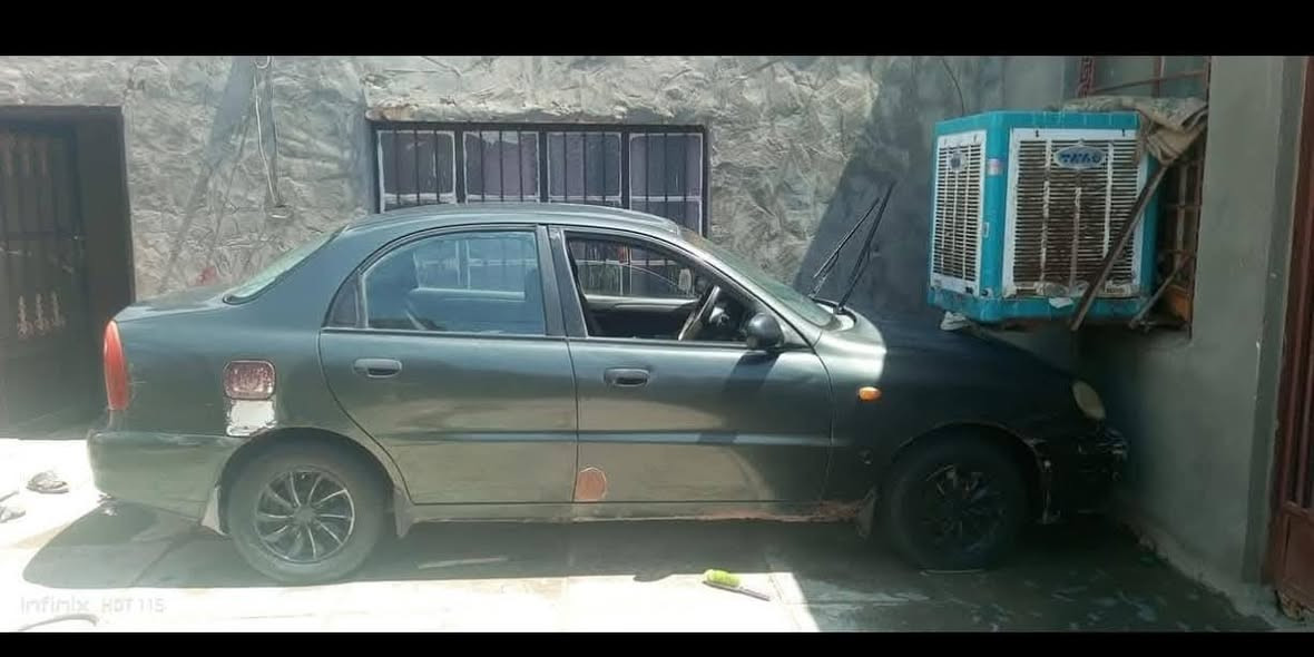 سلام عليكم سياره لبيع دايو لانوس موديل 2000 مكينه وكير كفاله حجم المكينة 1600 حددايه   جديد تخم تاير  سنويه توه مجدده ل29 رقم بابل مداور ثاني يوم عنوان سياره ديوانيه قضاء عفك  السعر 32 بي مجال خابر ***********(
