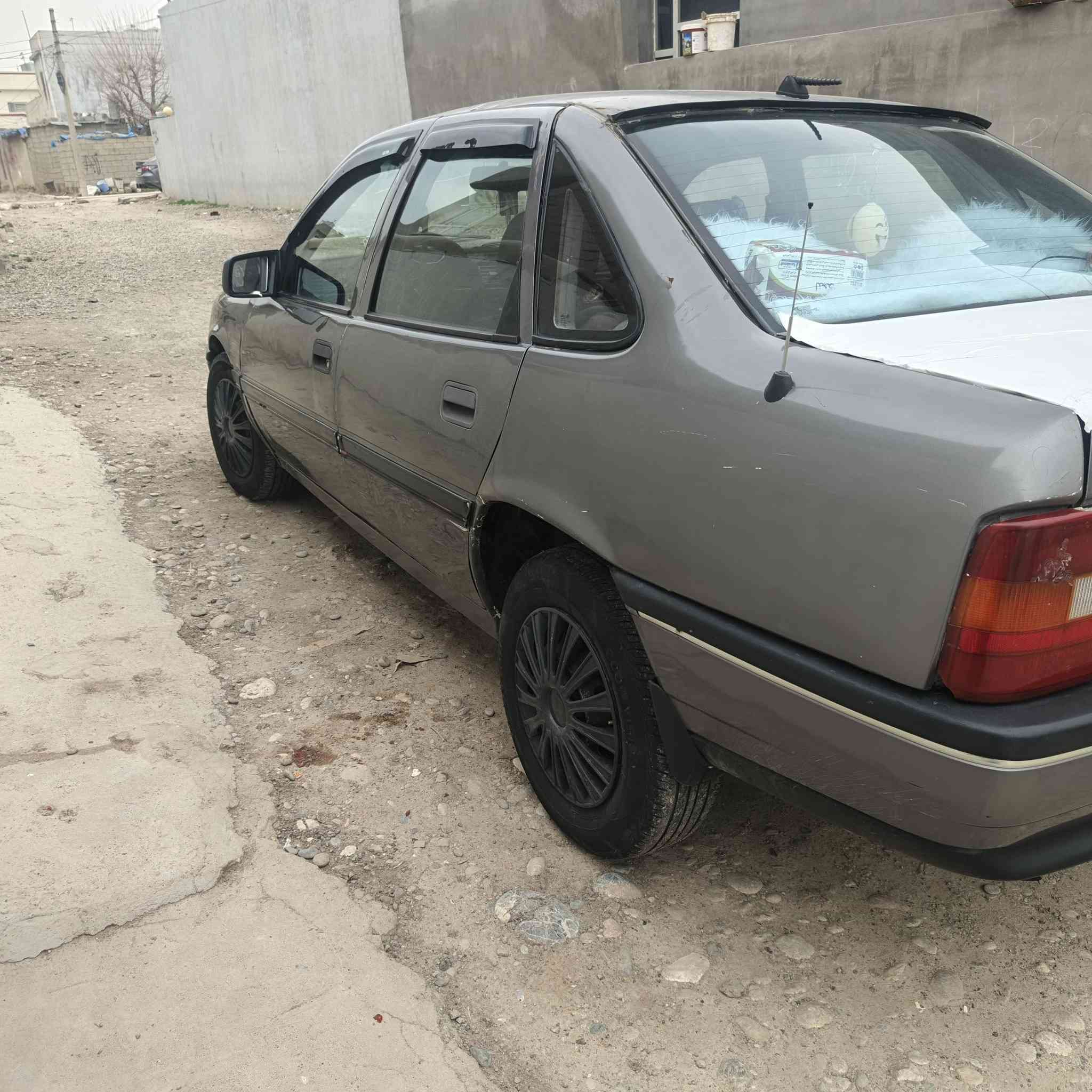 فكترا حجم 16 موديل 91رقم بغداد مشروع وطني سنويه جديده السياره مصبوغه حزام سستم سماعات محرك كير شرط التواصل واتساب ***********
