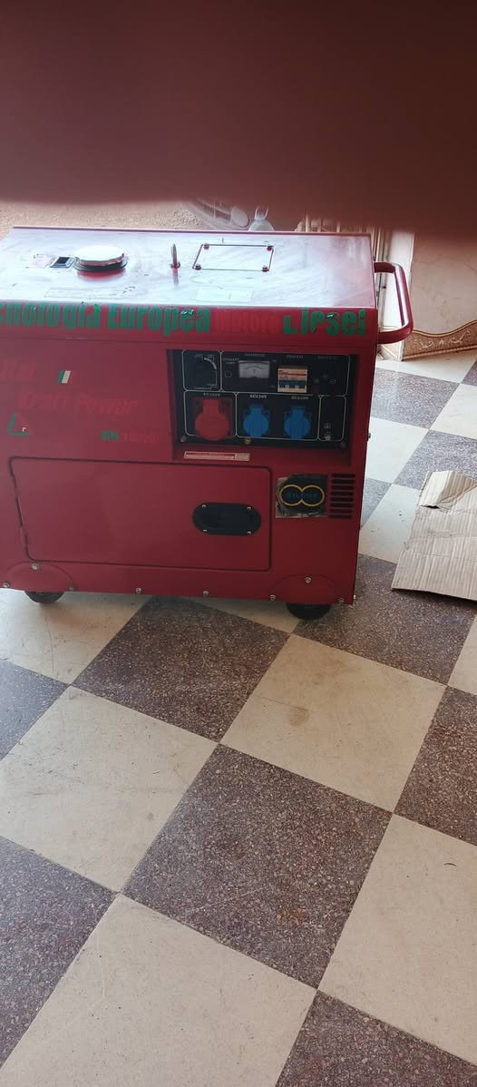 سلام متوفر ڨروب7 كفيا في حالة جديدة سيلونس مهوش خادم بزاف يمشي 380/220 المهتم يتصل 0797431630//0771272665


**إذا كنت صاحب هذا الإعلان وتريد حذفه لأي سبب، رجاءا أرسل رسالة إلى الدعم الفني**