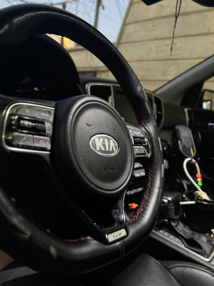 السلام عليكم اخويه 
كيا سبورتج وارد امريكي بيع او مراوس 
موديل ٢٠١٩ sx اعلى فأه بالسبورتج 
حادثه يوصلك صوره على الوتساب 

مواصفاته 

١- كشنات تدفأه تبريد 
٢- استيرآ تدفأه 
٣- كامره دواره مع حساسات 
٤- شاشه كبيره 
٥- تحكمات مع شفتات ستير آ
٦- ليتات زنون مع  دوران الاستيرآ
 ٧-جنطه كهرباء 
٨- إشاره ترحيب 
٩- تدعم ٣ انظمه صرف وقود 
١٠- تشغيل بصمه مع بيبان مع جنطه 
١١- تبريد قطعتين 
١٢- بنوراما 
١٣- رقم الشاصي 
KNDPRCA60K7540614
مكان السيارة  بغداد الدورة 
تواصل ***********
وتساب اتصال
