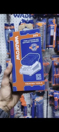 شاحن بطارية • ٢٠فولت • ٤٥واط