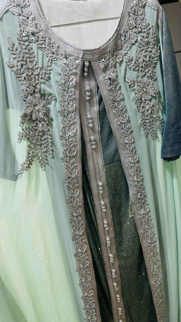 السلام عليكم بنات عندي هذا القفطان ماخذته من محل حواء بختياري ب170 جديد ملبوس مره وحده ابيعه ب50 وبي مجال


**إذا كنت صاحب هذا الإعلان وتريد حذفه لأي سبب، رجاءا أرسل رسالة إلى الدعم الفني**