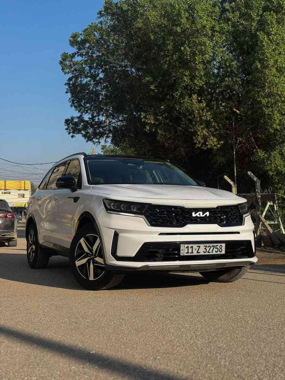 السلام عليكم
سورنتو 2023 
وارد امريكي 
6 راكب vip 
ضرر السياره : طخات خفيفة
المسافه المقطوعه / 6000 mile
 موصفات :
بانورما 
4 كامرات دواره
مري شفط
اشاير مري
كشافات زينون
لد نهاري
بلوجكترات زينون
كشنات جلد 
كشنات Vip منفصل
كشنات تدفئه تبريد
تدفئه ستيرن 
3 شاشات
صندوق كهرباء
رادار امامي 
رادار خلفي
رادار جانبي
قياده ذاتيه
كروس سرعه
تحديد مسار 
توقف ذاتي
مانع انزلاق
فور ويل 
السياره جديده معروضه بسعر مناسب 215 ورقه
الشراي يتصل
***********
***********
موجود وتساب النجف, العراق
