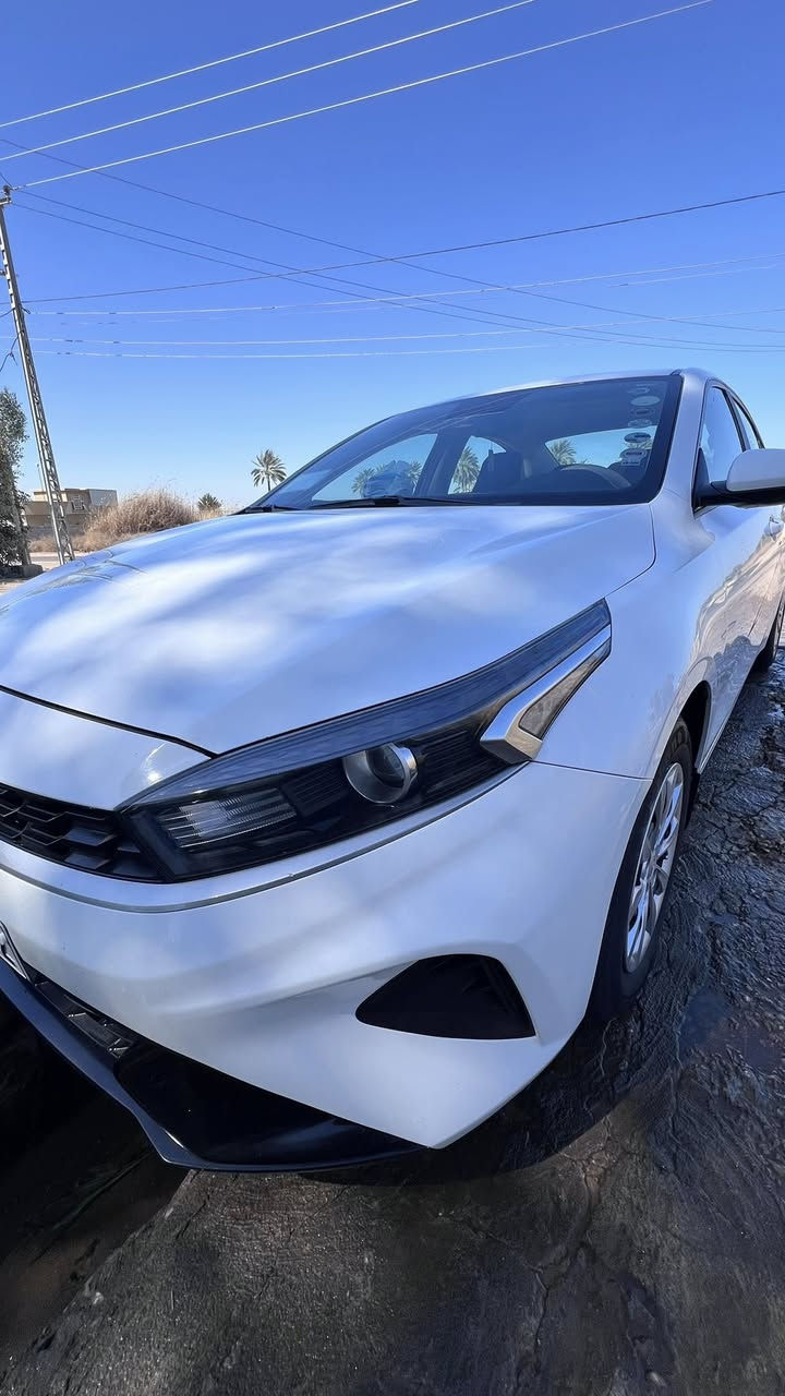 السلام عليكم 
سيراتو موديل 2022
محرك 1600
داخل لونين
تبريد قطعتين
حساس خلفي
فول تحكم
تختم تاير جديد
ماشيه 128 الف حقيقي

لاستفسار والاتصال على الرقم

***********

الموقع:الصويره
