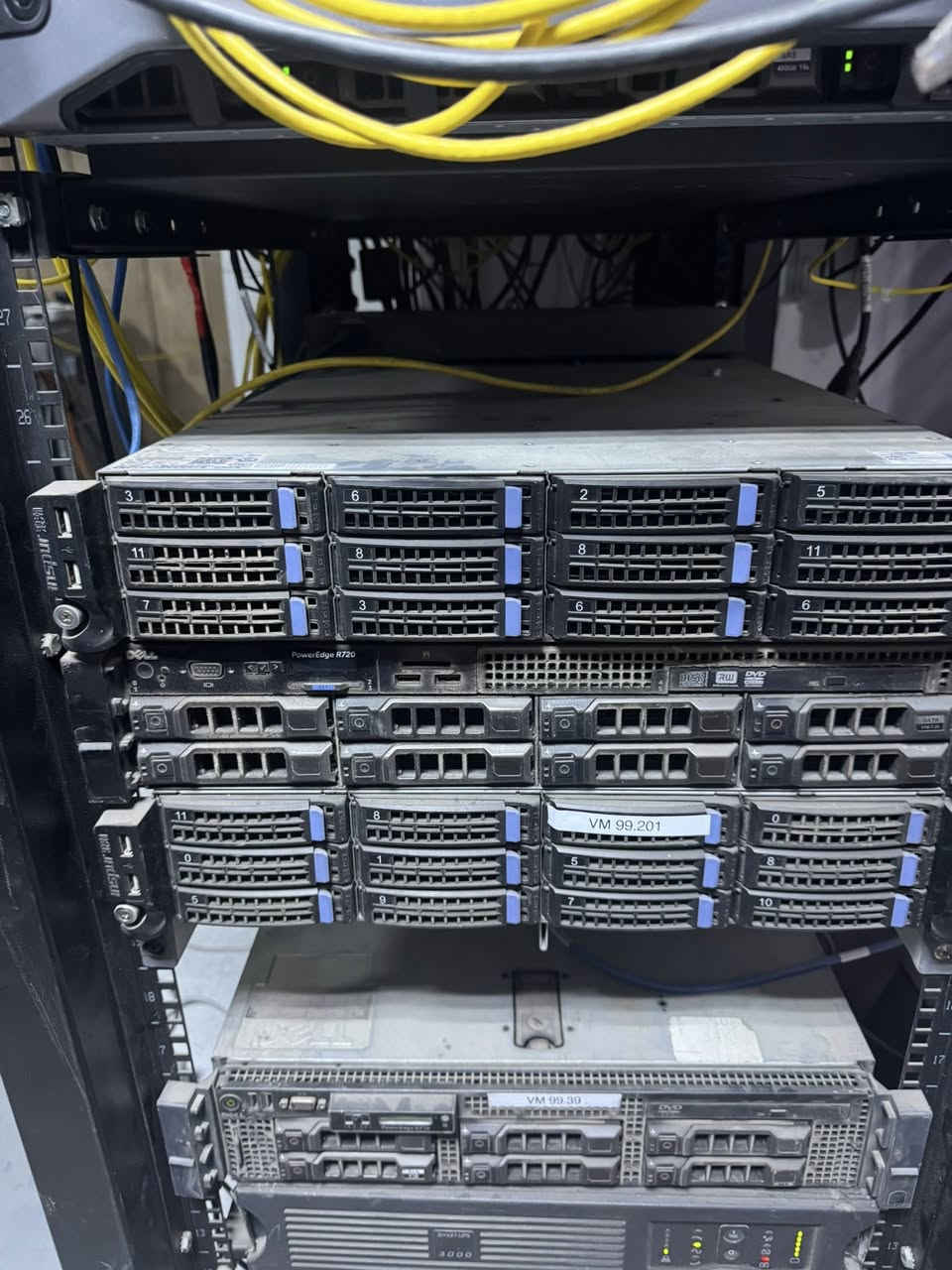 السلام عليكم
يتوفر انواع مختلفة من السيرفرات نوع HP و Dell مستخدمات وشغالة 
ويتوفر راكات سيرفرات عميقة 47U ,42U

R730

R720

R710

HP G7

R620

R610

MD1200 storage server 

Supermicro server 

للاستفسار الاتثال على الرقم ***********
