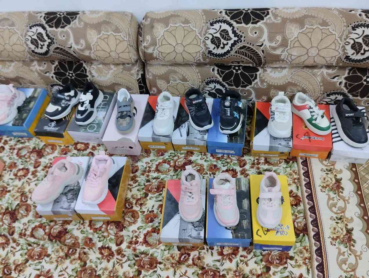 شلعة احذيه تعزيلة محل ٦٠قطعة قطعة ب ٤شلع رقم تلفون 
*********** او التريد تدخل خاص تحجز تخلي رقم الهاتف وعنوان بلظبط حتى يجيج المندوب تقيسين القطعه ب ٤قياسات باقيه من ٣٥ولجوه
