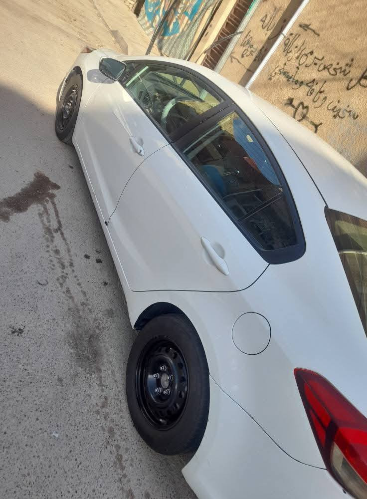 السلام عليكم  كيا فورتي موديل ١٧  حادثها قبغ جنطه وبيها صبغ بالجملغ اليسره من جه الايت وبيها بارد بالحافه مال باب من جه الجاملغ   رقم بغداد   السعر ١٢٦ مكاني الشعب ***********
