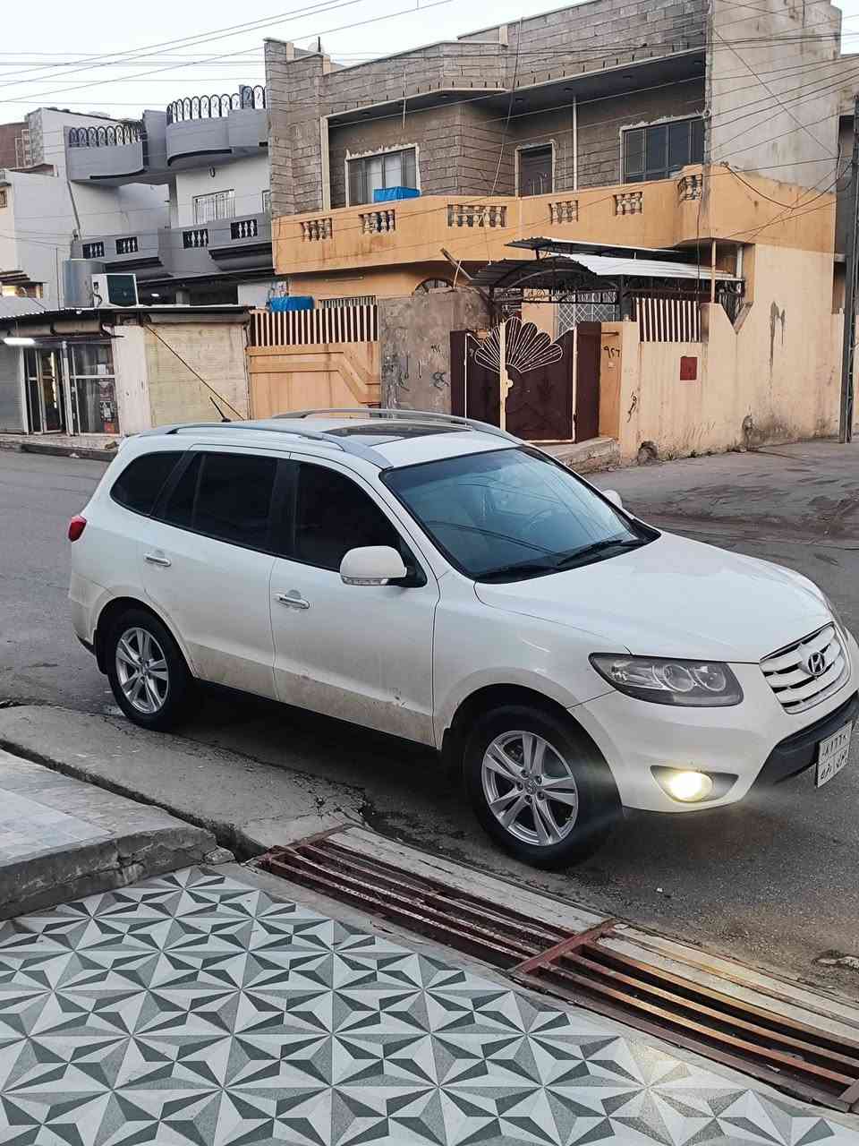 سلام عليكم  سياره سنتافي موديل 2011 فول مفول بصمه واحد على واحد سياره جاهزه من كلشي مال بيت محرك 4 شرط ما مفتوح شرط محرك كير سياره احلى من بل صوره سياره  جاملغ المامي شبر ونص صبغ  بدون دواخل اي لاسفسار *********** بي واتساب
