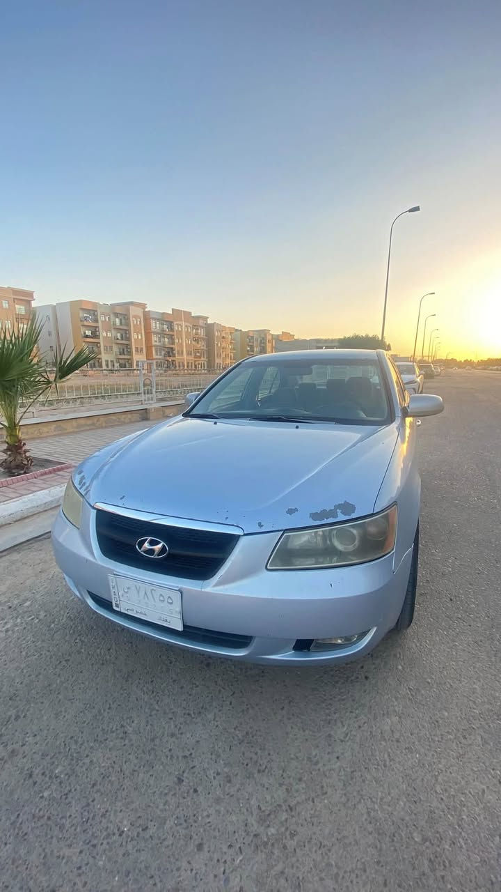 سوناتا ٢٠٠٨ امريكي
محرك دوش ٢٤٠٠
رقم بغداد 
سيارة مكفولة كير محرك صدر تبريد تايرات كهربائيات كلها جديدة 
حادث جامغ خلفي 
مواصفات عادية 
بيها جراد كلش قليل 
للاستفسار ***********
السعر ٨٧ بيها مجال
