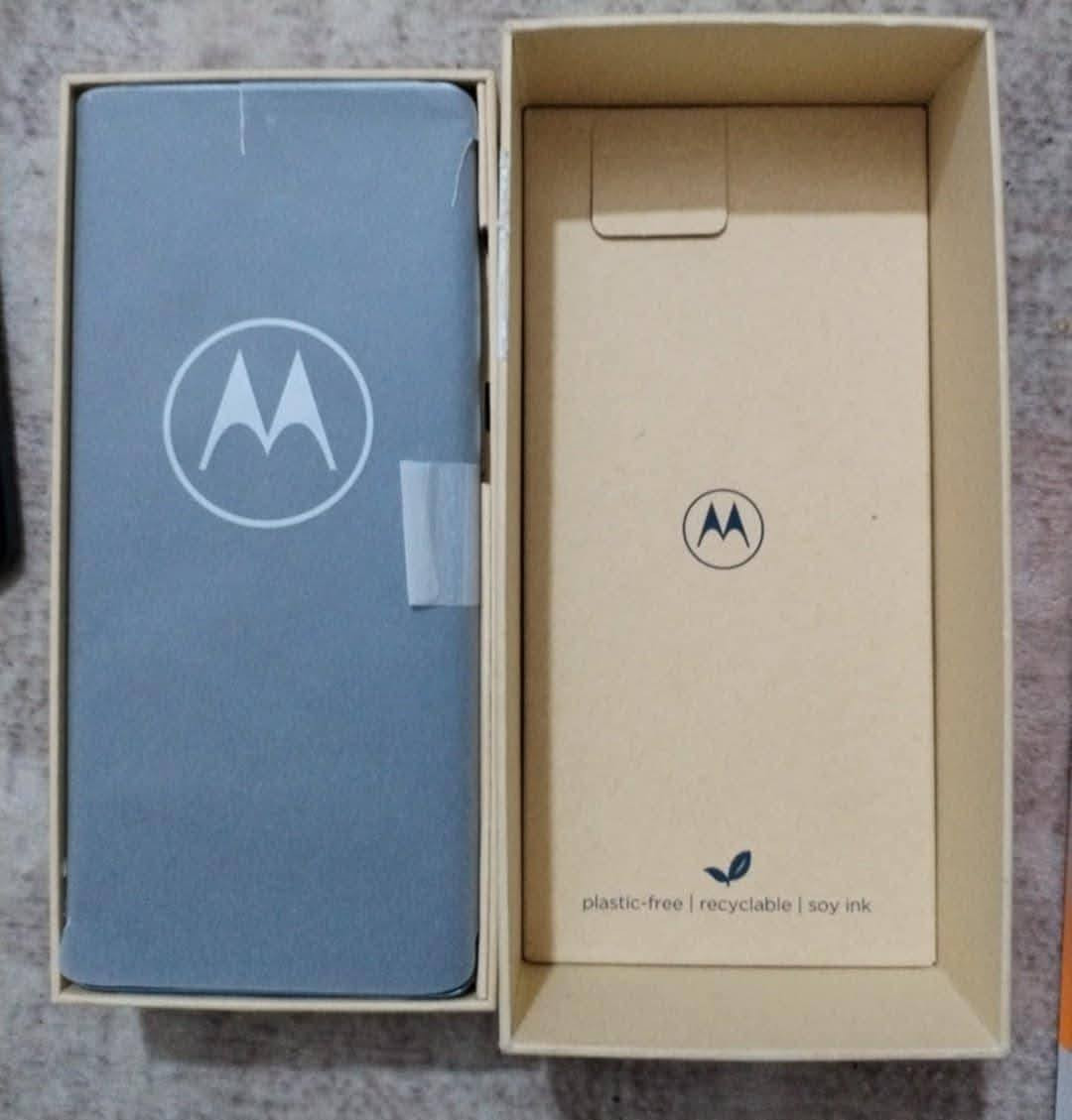 متوفر موبايل ايفون 12 برو ماكس ذاكرة 512 بدون ملحقات نظافه 90% بطاريه 84 ((والموبايل الثاني موتورولا 50 ذاكرة 256 جديد ما مستخدم 

#وجهاز تابلت سامسونك +9 ذاكرة 128


**إذا كنت صاحب هذا الإعلان وتريد حذفه لأي سبب، رجاءا أرسل رسالة إلى الدعم الفني**