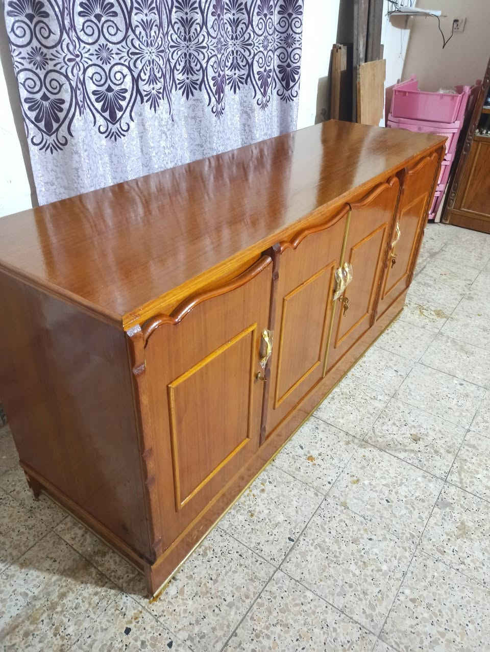 بوفيه حطاطه نضافه فول اخت الجديده قياس مترين                            الشراي يتصل ...***********.... يوجد توصيل
