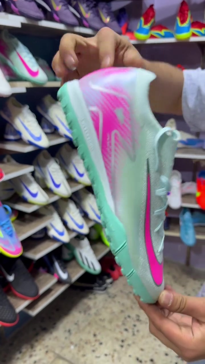 بأقوى حذاء من نايك
Nike Mercurial TF 2026
●أرضية مانعة للانزلاق على العشب.
●عدسة هوائية في كعب الحذاء.
●ميزة Flyknit في الوجه الأمامي للحذاء أعلى #حذاء_كرة_قدم #نايك_ميركوريال #السرعة_تبدأ_من_هون #كرة_قدم_سورية #سوريا #دمشق #حلب #حمص #حماة #اللاذقية #طرطوس #درعا #الرقة #دير_الزور #الحسكة #إدلب #ريف_دمشق #شباب_سوريا #رياضة_سورية #NikeSyria #كرة_ كونترول للكرة🔥


**إذا كنت صاحب هذا الإعلان وتريد حذفه لأي سبب، رجاءا أرسل رسالة إلى الدعم الفني**