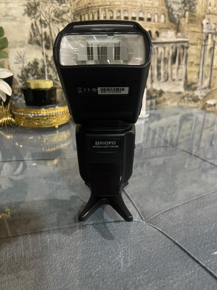 فلاش كامره جديد بل كارتون مامستعمل بس مرتين اشريته جديد السعر 100. ***********
