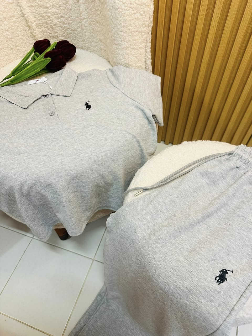 #سوت ماركة #polo 
رياضي يجنن بالبس ❤️‍🔥
خامه تركي حجر 
قياس فري سايز يلبس من وزن 50 الى وزن 85 

متوفر بلونين 🩶♥️
 
⤵️⤵️

للحجز مراسلة الصفحه✨


**إذا كنت صاحب هذا الإعلان وتريد حذفه لأي سبب، رجاءا أرسل رسالة إلى الدعم الفني**