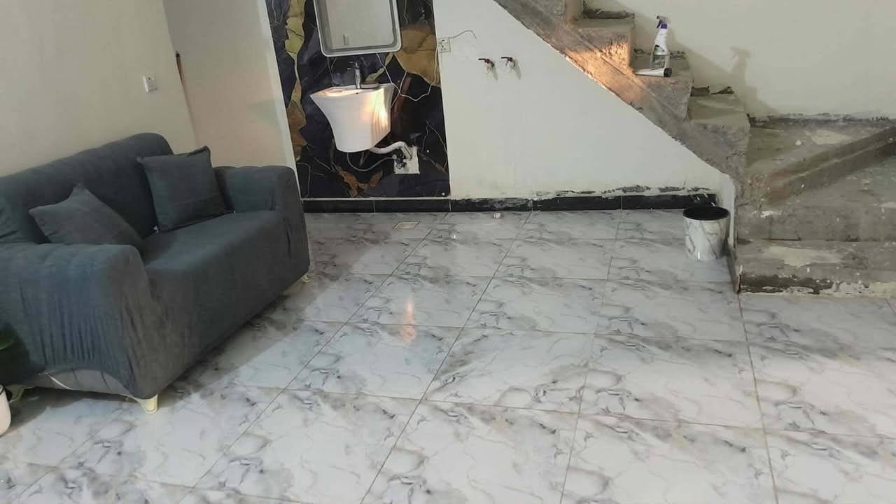 🏠 فرصة ذهبية بالعزيزية - حي أم البنين 🏠

بيت مساحة 150م، واجهة 7.5م ونزال 20م
شارع 10م هادي، مقابيل بيت رمضان أبو زهراء
يبعد 270م عن الشارع العام - منطقة حيوية

التقسيم:
✅ استقبال 6×4 ملكي 
✅ صالة 6×4 
✅ صالة 5×4 
✅ مطبخ 3×4 
❌ نقصه بس بيتونة وانت تكملها على ذوقك

المميزات:
💧 مي ما ينقطع صيف شتاء + بوري خارجي مأسس
🚽 تواليت خارجي مأسس كامل سيفون ومغسلة موجودات
🚗 شارع 10م سيارة تدخل مرتاحة

السعر: 38 مليون فقط 

البيع عن طريق السيد للعقار
للستفسار المراسلة خاص او واتساب على الرقم ***********
