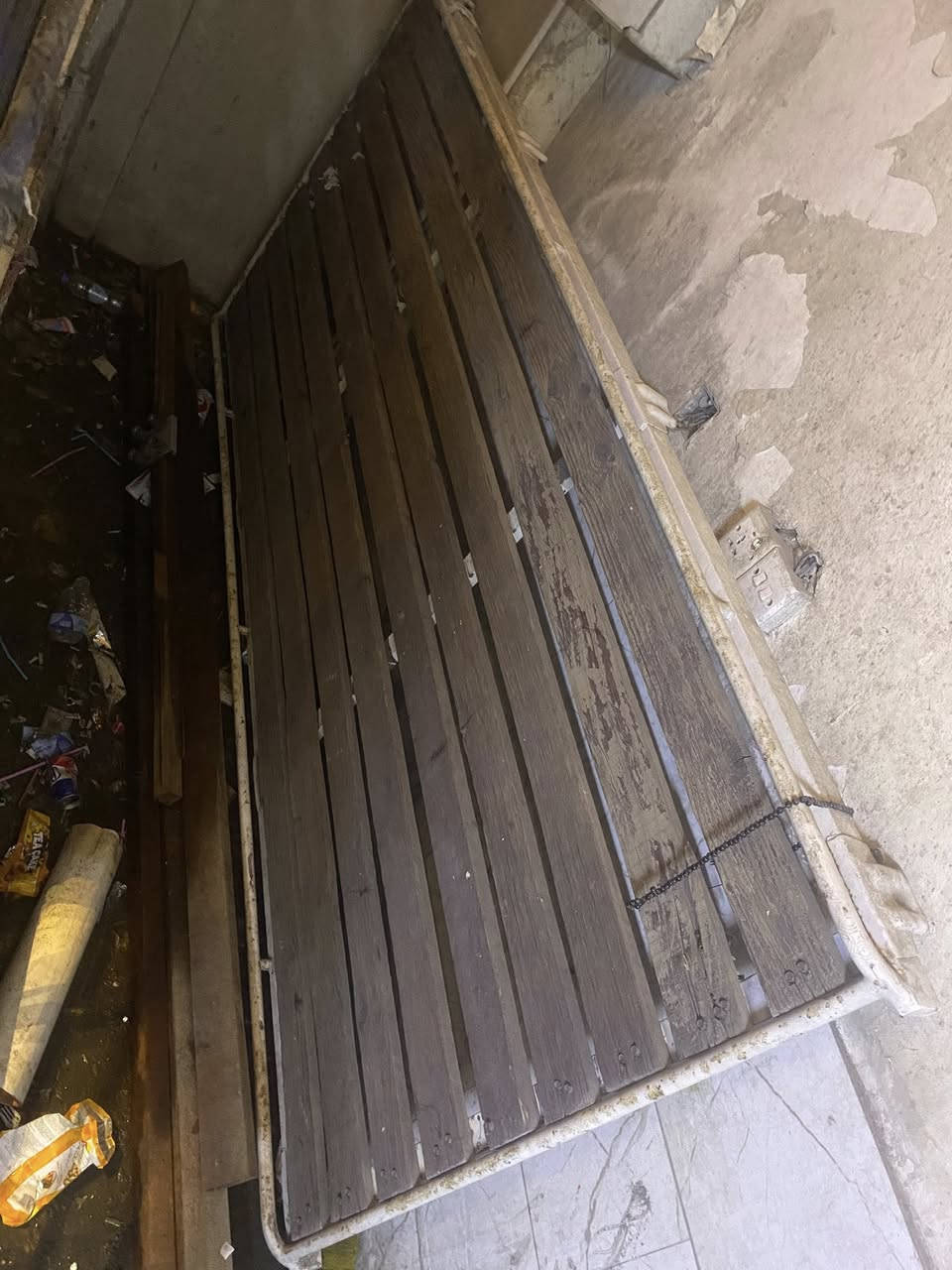 سلام عليكم سفاري جداد بعدهن ما شديهن على سياره مال نيسان عالي البيع او سيبايه هم مال نيسان عالي البيع سعر سفاري 70 الف ول سيبايه سعرهه 85 الف مكاني بغداد حي اور 
***********
