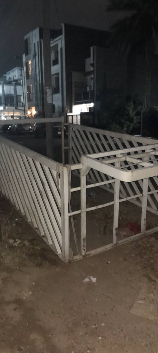 سلام عليكم محجل كيا حمل نثيه تفصال حديد ثقيل بوري مربع السعر 350 المكان بغداد شارع فلسطين الرقم ***********
