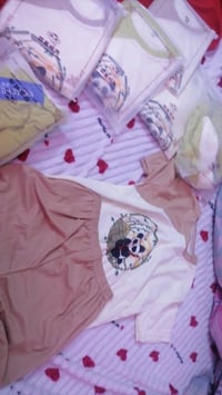 ملابس أطفال • كل قطعة • للبيع