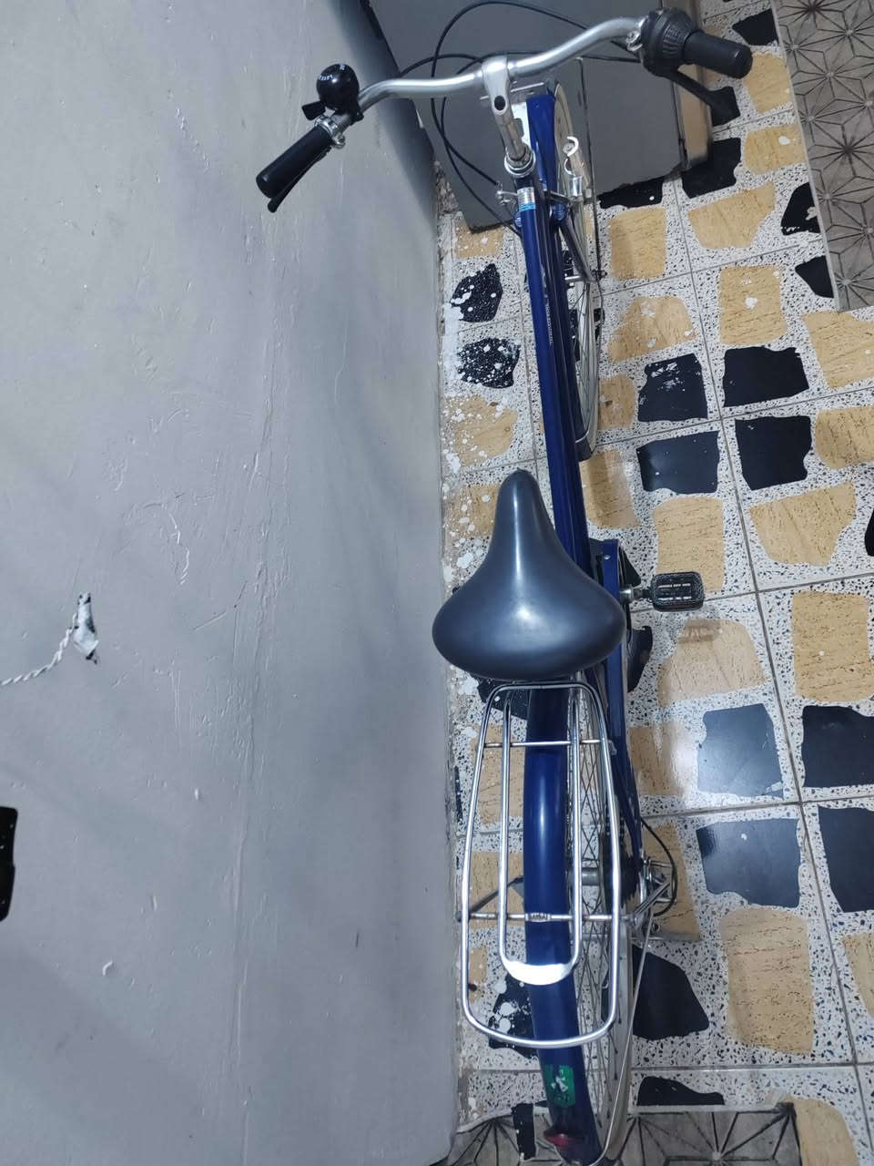 سلام عليكم
بيسكل سياحي ياباني اصلي 
كير 6نمر البسكل نضيف بريكات تيرات كلشي مابي 
السعر 125وبي مجال مكاني كربلاء حي لامامين 
الاستفسار ***********وتساب فقط
