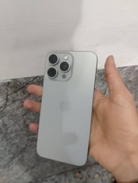 15 برو ماكس بطاريه87ذاكره 256 مكفول كارتون  نضافه 100 السعر ٩٧٥وبي مجا...