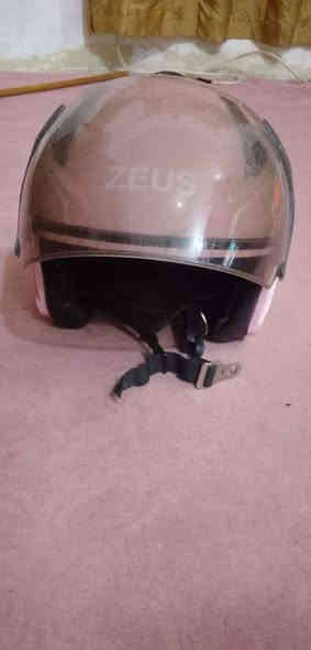 خوذه للبيع نضيفه كلش جامه ونضارات داخليه سعره 30 قفله العنوان سوق الشيوخ ***********
