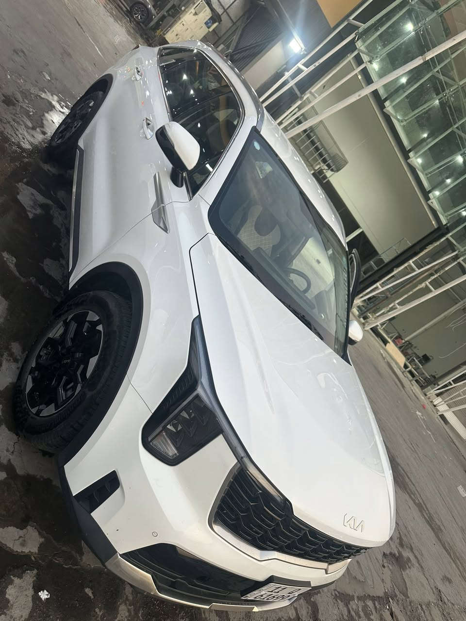 السلام عليكم سورنتو خليجيه سياره كفاله عامه مال بيت ماشيه ٢٢ الف أربعه سلندر فول موصفات عدا الفتحه *********** السعر ٢٨ بيه مجال قليل
