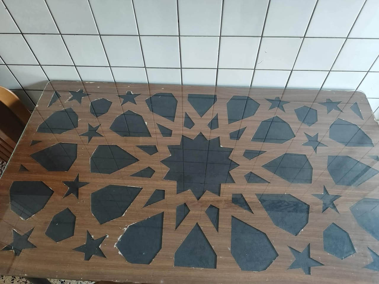 ميز طعام نضيف واستخدام قليل
70 الف وبي مجال 

***********
