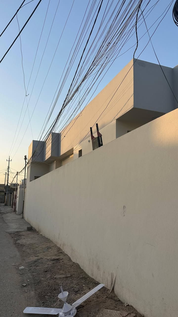 🏡 دار للبيع – ركن 🏡
📍 الموقع: بغداد / المدائن – منطقة الجعارة
🚗 يبعد عن الشارع الرئيسي للمدائن حوالي 250 متر.
📐 المساحة: 185 م²
📏 الواجهة: 11.5 متر
📏 النزال: 16 متر
🧱 نوع البناء: طابوق
📄 نوع العقار: طابو زراعي – سند (25)
مواصفات الدار:
استقبال
صالة
مطبخ
٢ غرف نوم
حمام داخلي
٢ صحيات خارجيه 
📞 للاستفسار والاتصال:
***********
***********
