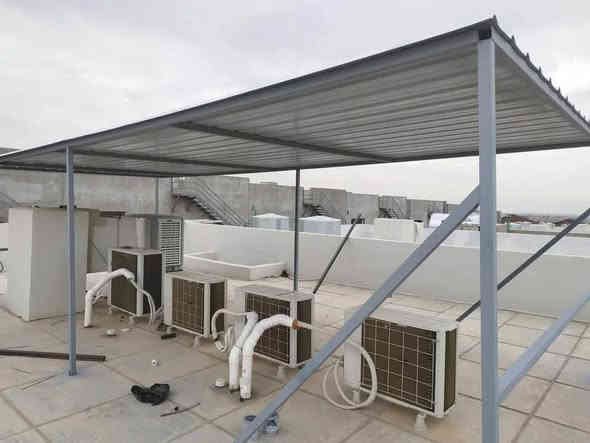 حداد متنقل داخل الحله 
تصليح ابواب وشبابيك وسقف الاسطح وكافة انواع الحدادة باسعار مناسبة
*********** حلة
