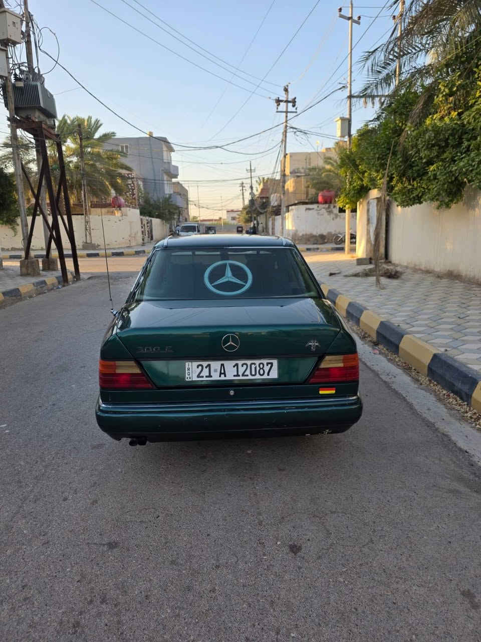 مارسدس دب مديل 1987 محدثه 1991
كير ومكينه شرط حداديه جديده تخم تاير جدد غرفه جديده منضومه زنون كامله  كهربائيات كلها شغاله
تبريد ثلج سنويه ورقم جديده بآسمي مداور
سياره عليها ادامه كامله من بلكات ونوزلات وفيت بم
مكان واسط 
السعر 58وبيها مجال بصيط
***********
***********
