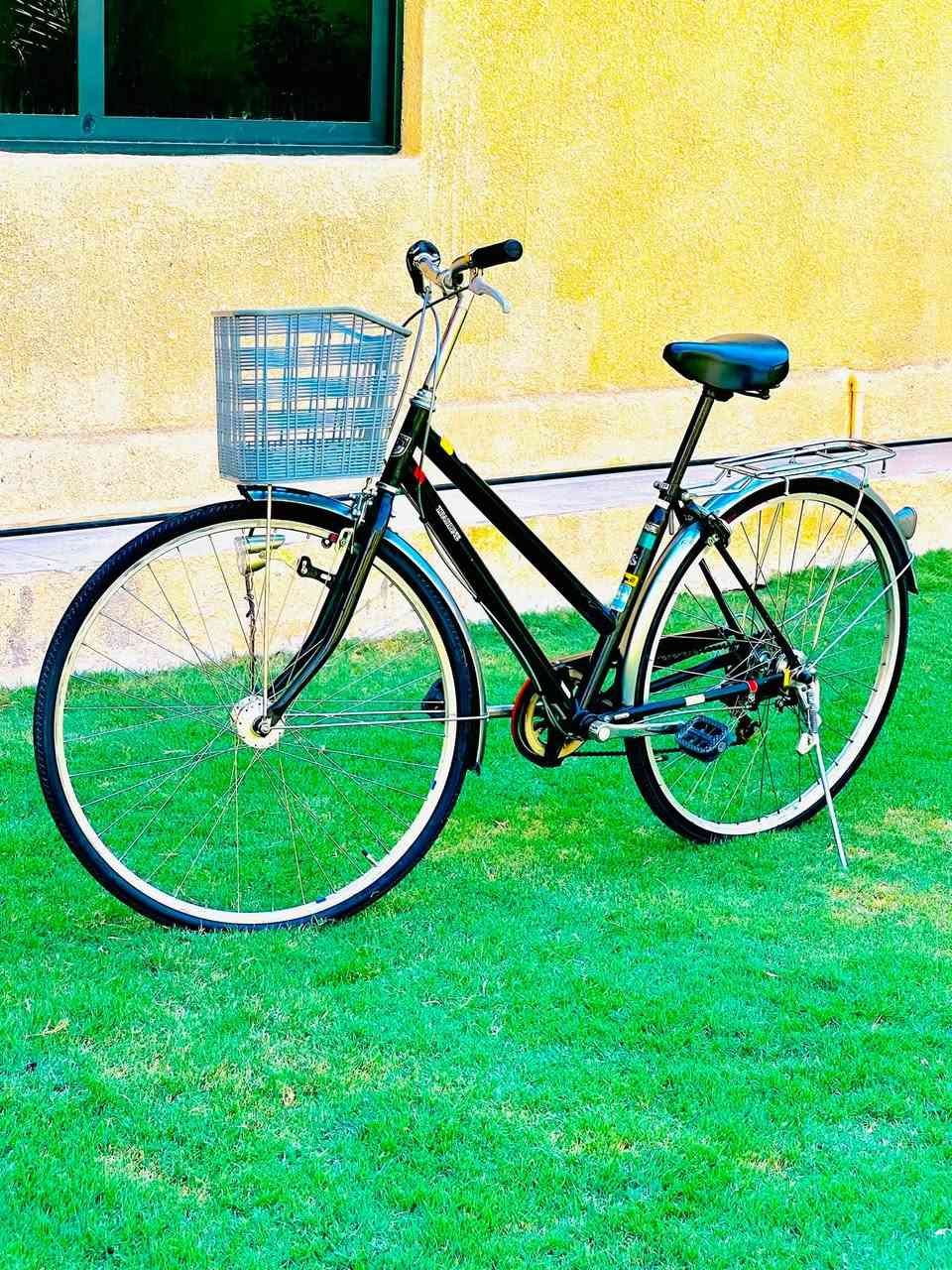 🚲🔥 بايسكل ياباني اصلي 🔥🚲
🛞 حجم27 || تخم تاير جديد
🚲 ويل البايسكل فافون اصلي
🔐قفل خلفي اصلي 
⚙️ گير عگرب 6 سرعات شيمانو
🧺 سلة برجستون أصلية
🖤 أسود فحمي أنيق
🚴‍♂️ ناعم بالشارع وراحة 
🔧 كامل مكمل – ما يحتاج أي تصليح
للأمانة البايسكل كلش نظيف وغير مستخدم..
  السعر 150 وبي مجال بسيط..
للتواصل على الخاص وهذا رقمي ***********بي واتساب.
