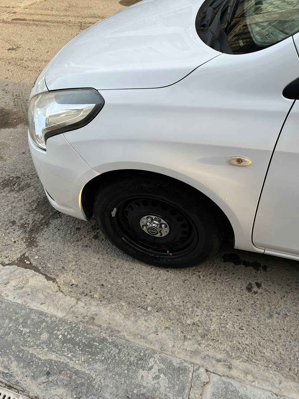 نيسان سني هندي موديل 2021
السيارة كفالة عامة على وضع الشركة 
كير مكينة كفالة 
قطرة صبغ مابيها حتى تكحيل ما اكحل
بيها شبر بارد فقططط وشخط بلباب الخلفي مال صدر واضح بلفديو شاشة وكامرة خلفية 
رقم بغداد ماشية 99 الف 
مطلوبة للمصرف سنة وتصير حرة راعيها موجود 
السعر 96
***********
