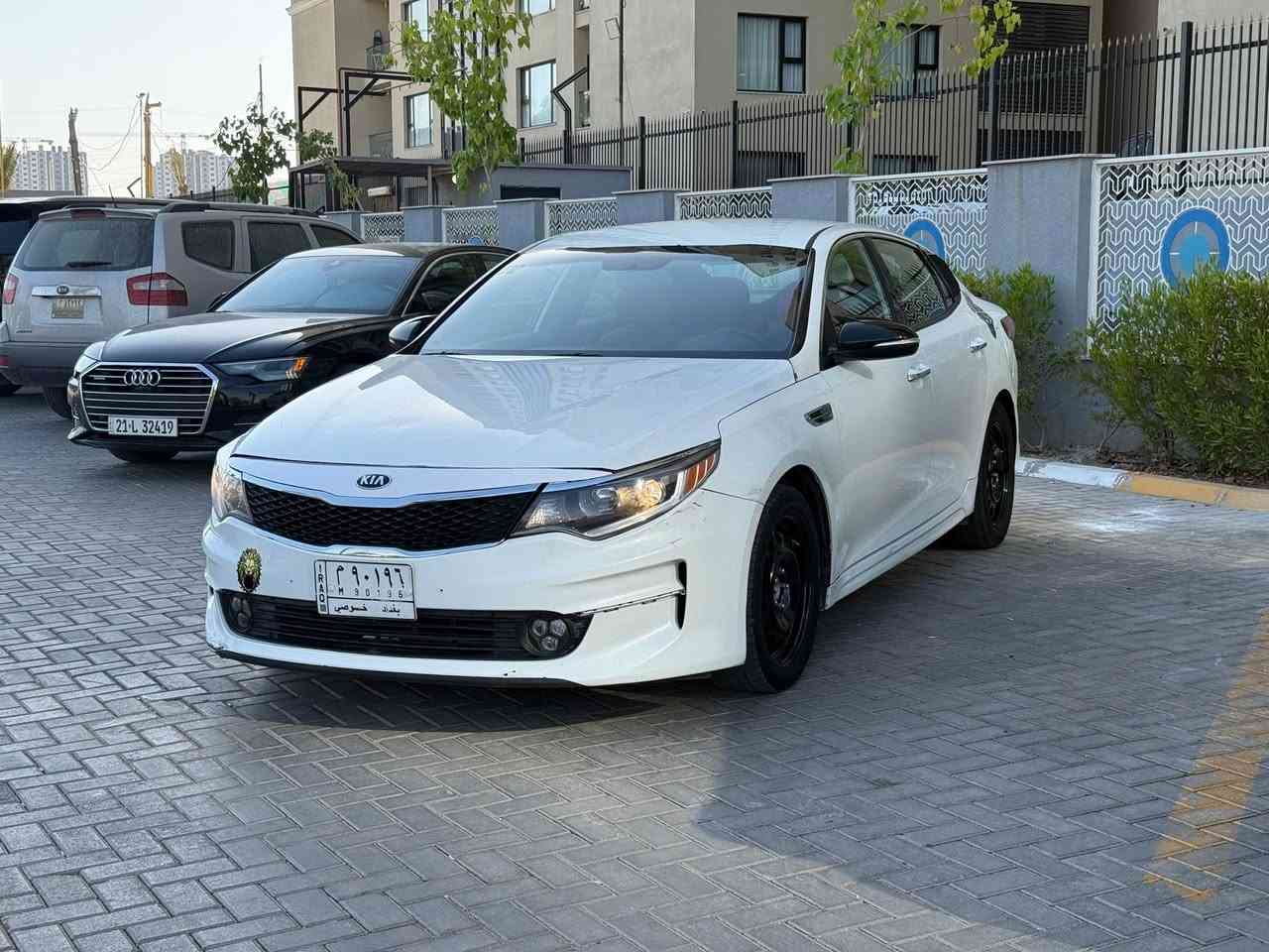 السلام عليكم
كيا اوبتما 2018 
وارد امريكي حادثها جاملغ بدون دواخل سياره حاليا مصبوغه حزام اثر طخات سطحيه بدون داخل 
سياره جاهزه بدون نقص تبريد ثلج 
محرك 2400
بصمه 
شاشه
كأمره 
تحكم استيرن 
رادار 
مكانها بغداد حي الحهاد 
السعر 105 بيها مجال 
للاستفسار 
***********
