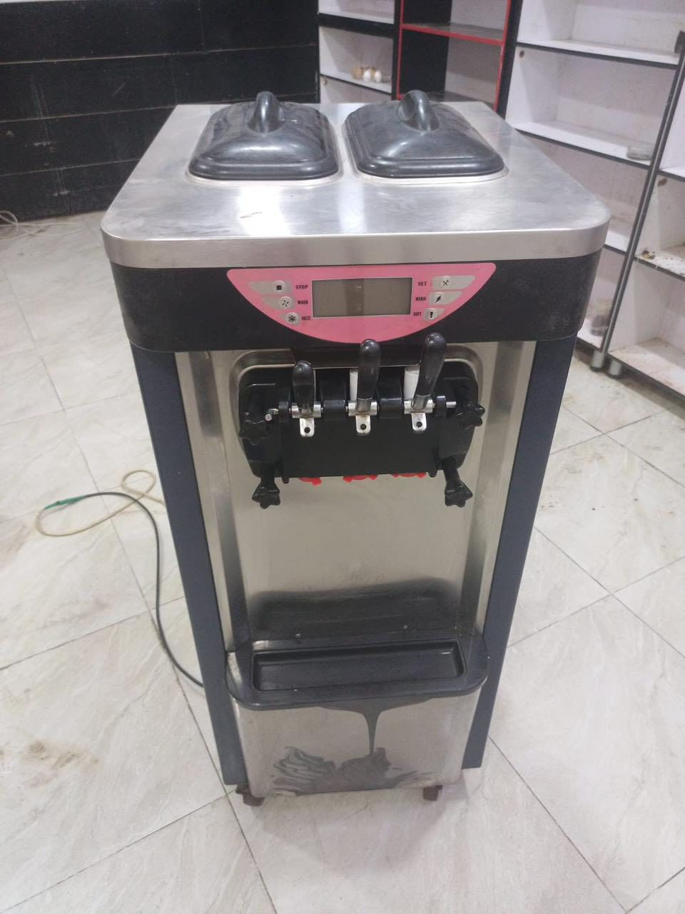 السلام عليكم 

مكينه سوفت للبيع استخدام قليل 
+جهاز تحويل بورد مفصل الها 

بغداد 
للاستفسار ***********
