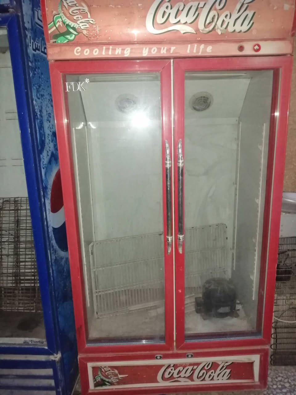 برادات للبيع الازرگ عايز رفوف وغاز والاحمر عايز بس غاز نبيعهن هالموجود  السعر ب200 واذا كلمن وحده الاحمر 125 والازرگ ب75 مكلفه بالنشر للتواصل ***********
