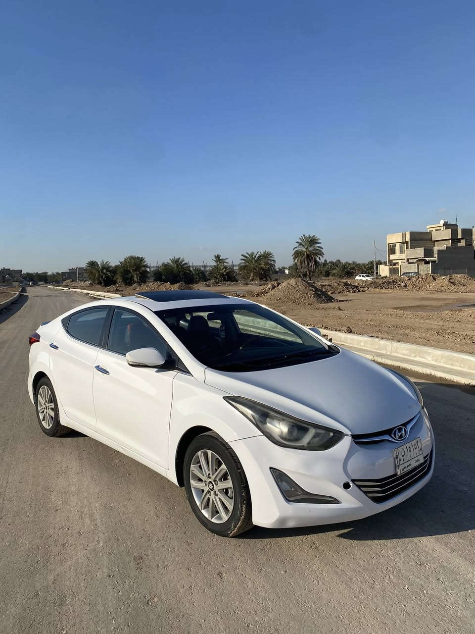 السلام عليكم النترى ٢٠١٦ خليجي مكينه ٢٠٠٠دوش فول مواصفات للاخير السياره جاهزه مكينه وكير وصدر وتبريد وكهربائيات كله مكفول السياره ترايها مال زيرو ناعمه بشكل تايرات جدد سياره مال جناي ربع ماتصرف عليها مواصفاتها 
لدات نهاريه وشاشه وكامره وتحكمات ستيرن ومري شفط واشاير بل مري لايت زنون يدات نيكل + دوسات هم نيكل تبريد قطعتين حساسات امامي خلفي 
عداد رحلات +السياره مدوشمه ارضيه جلد وكشنات جلد اصلي وداخلها يجي لونين  وأربعه دسك و٥ ويل كب 
مكانها بغداد 
السعر ١٠٧ 
السياره بيها صبغ تقريبها ٥ قطع بدون اي دواخل بدون قطره معجون مجرد اللون مالتها متگشر وباخينه وتعرفون الخليجي كليته يگشر لونه بچم كبس حوض بلادي 
***********
