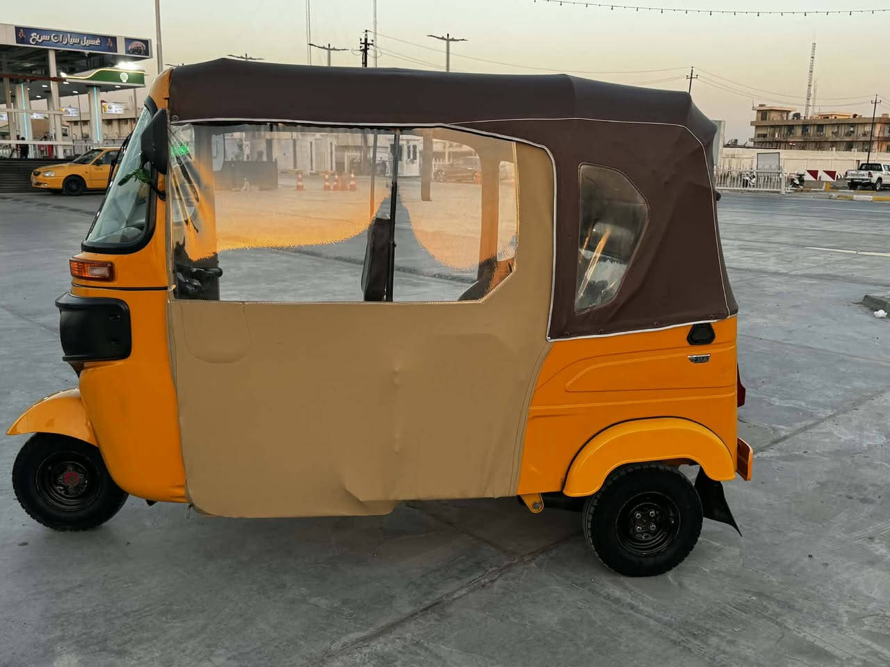 تكتك موديل 2022 شهر الثامن بغداد بأسمي
كفالة عامة بيها بارد بسيط بالجاملغ الخلفي لغود بلادية مكفوله 
وجاهزه كبل تطلع لشارع مناقصها اي شي 
السعر 9 ملاين ونص وبيها مجال 
***********
