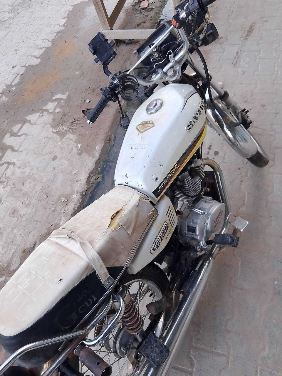 دراجه اربعه كير كلك كلك دراجه حلوه ونضيفا بس بيه صوت مشط كير 350 وبيه مجال ***********

