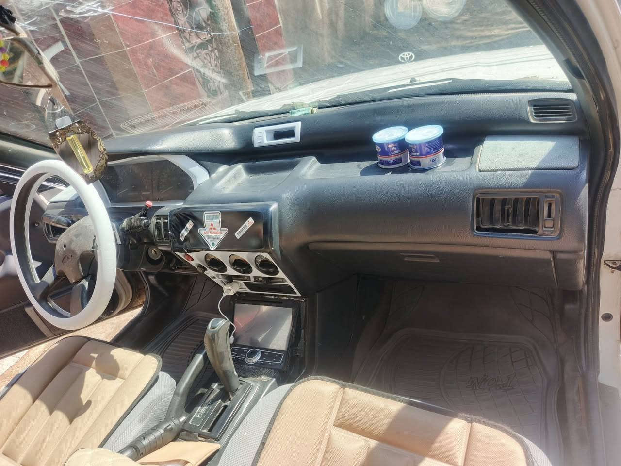 السلام عليكم متسوبيشي گلنت موديل 1992 رقم بغداد دولي سنويه لغايه ال29 
مكينه كير سوناته خير من الله لا تنقيص ولا تبخير منضومه تبريد كامله فقط كمبريسر لاطش  صدر امامي خلفي جديد دواخل تخبل سستم صوت دمام شاشه والصور كدامكم السعر ٣٥ 
مكانها ديالى المقداديه  ***********  بيها كابون بانزين
