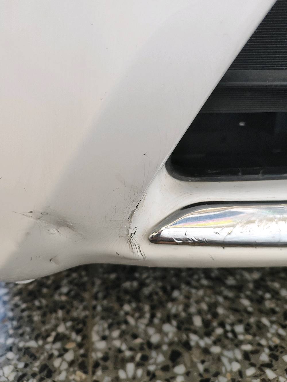 السلام عليكم 
للبيع سني مصري بعدها بحالة الضمان موديل 2025 رقم اربيل بأسمي
هزة لل2027
ماشيه 25500 كفاله من الصبغ 
بيها رصعة بالدعامية الامامية
  اربع جام كهربائي
 تحكم ستيرن جهتين
 شاشة جكسارة
 دوشمة ارضيات و كشنات
 ابواب مغلفة بالنايلون
تبريد قطعتين
اشارة بالمري
سبير منازل
كبات بعدها مطبكة
جنح جنطة
حساسات خلفية
كل الملاحضات موضحات بالصور 122$
 للتواصل ماسنجر فقط
مكانها بغداد / المشتل