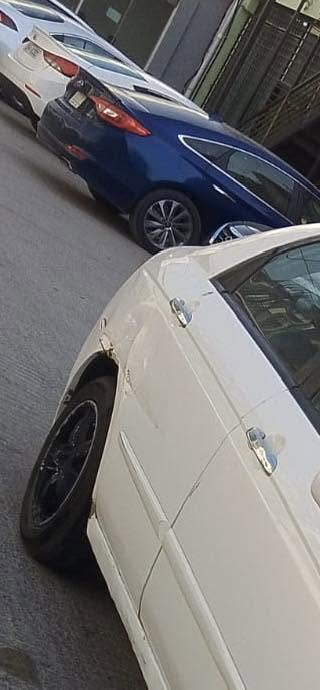 للبيع كيا سبكترا
* الموديل: 2006
* اللون: أبيض
* ناقل الحركة: (أوتوماتيك)
* المحرك: (2000)
* رقم اللوحة: 28 A 5430 نجف دولي
* السيارة بحالة جيدة وتستخدم بشكل يومي.
* التبريد لا يعمل .
* اقتصادية في استهلاك الوقود.
*السياره بيها طخات بسيطه بدون ضربه قويه مثل ما مبين بالصور 

💰 السعر: (60)
📍 الموقع: (النجف قرية الغدير)
📞 للتواصل: ( *********** )
