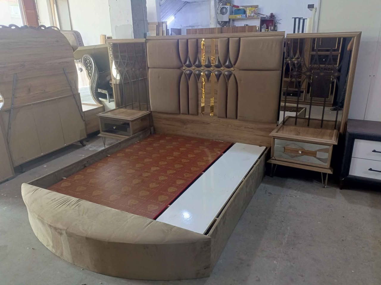 غرفة نوم تركي نضيفه كلش اخو الجديد 6قطع سعرها 650 عنوان كركوك الشراي يخابر 
*********** كركوك, العراق
