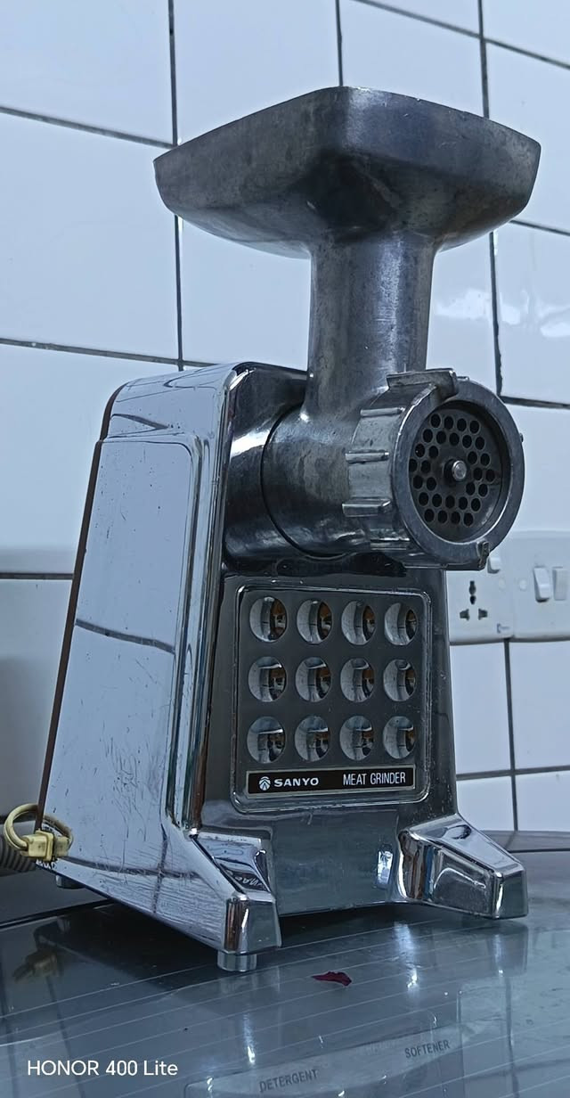 مثرامة نوع سانيو ياباني استيراد المنشأة العامة العراقية للتجارة شغالة نضيفة جدا السعر ٦٠ وبيها مجال.
 المكان البياع لا يوجد توصيل للاستفسار خاص .


**إذا كنت صاحب هذا الإعلان وتريد حذفه لأي سبب، رجاءا أرسل رسالة إلى الدعم الفني**