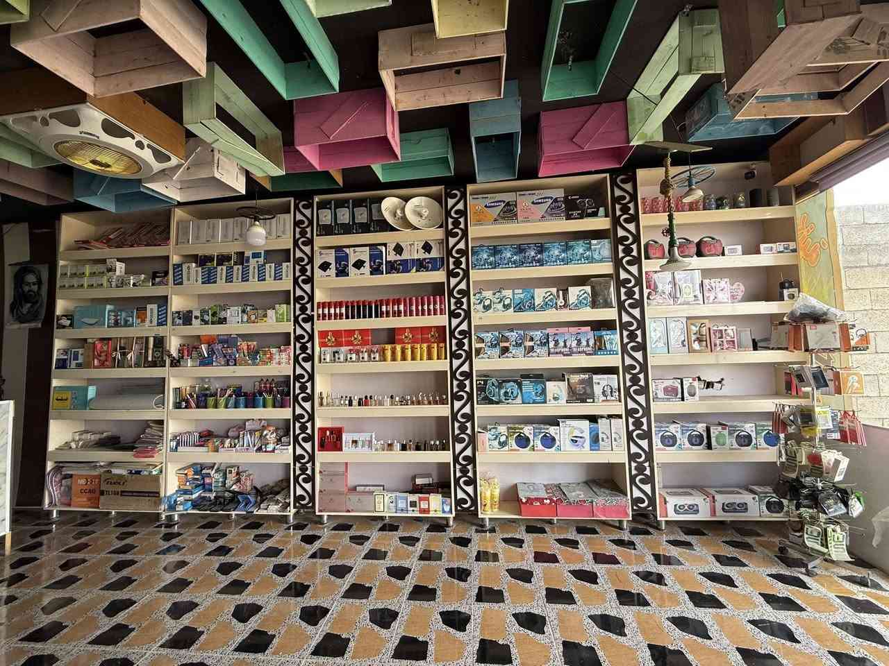 مكتبة للبيع    ***********
