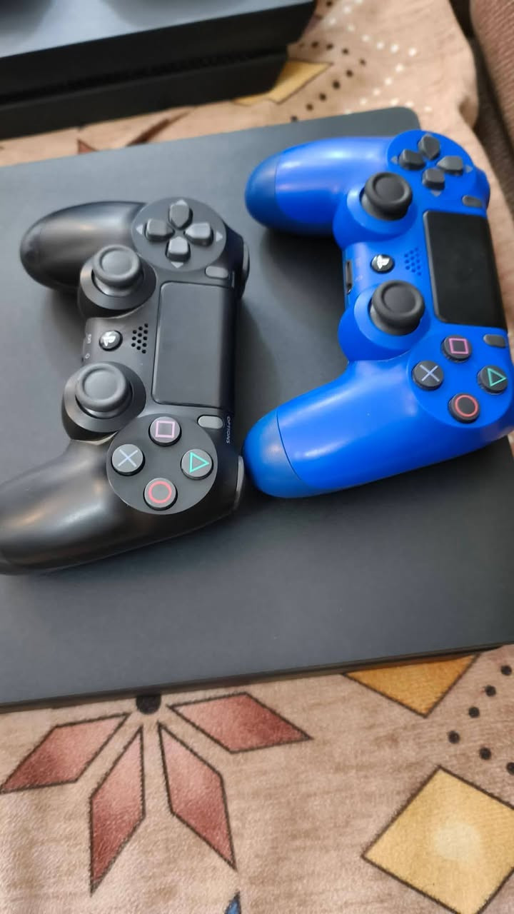 سلام عليكم عندي اثنين بليات 4 اثنيناتهن واحد تيرا نظيفات فول نظافه باله .نظام 12 مهكرات لوك ستيكر ويان 25 لعبه. ***********
