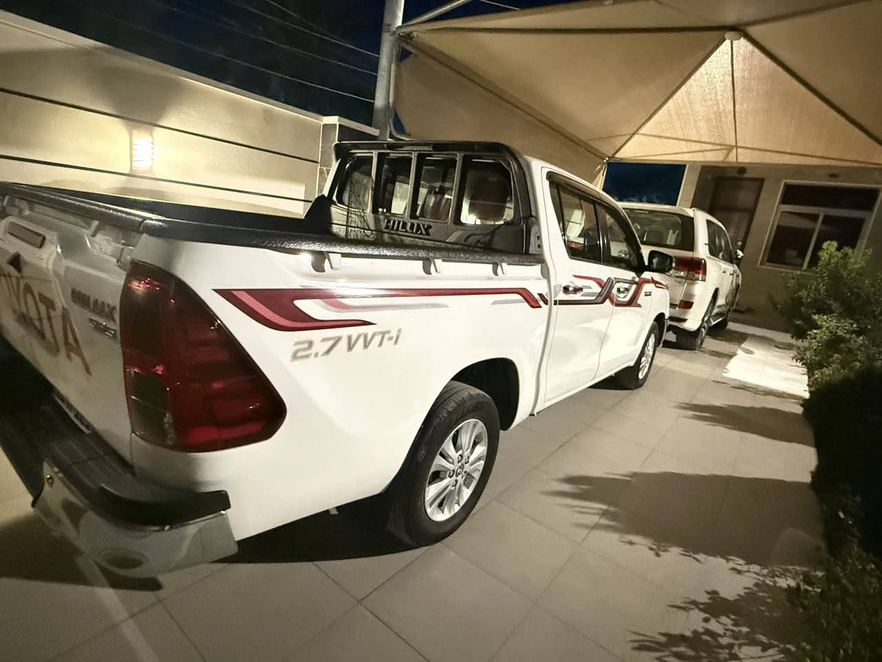 السلام عليكم
بيكم هايلوكس ناصي 
شركة /ساز فول مواصفات 
رقم / سليمانية 
ماشية/89 حقيقي 
السياره مكفولة عدا اصبعين بارد والدعامية 
الخلفية مبدلة بلا ي 
السنوية ما ساقطة 
تخم تاير صدر جديد مغلفة ومدوشمة مال بيت 

السعر /265

هاتف اسيا  /*********** 
هاتف اثير / ***********
