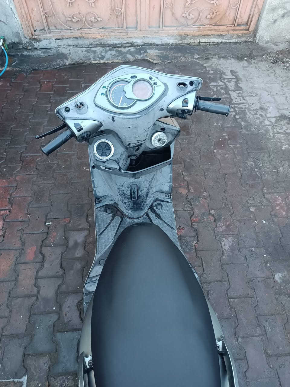 سكنس فحل كابريتر
الدراجه بلاديه كلها من الطول للطول وصور كورها موجوده وين ميعجبك افحص 
بغداد *********** سعرها 800 وبيها مجال
