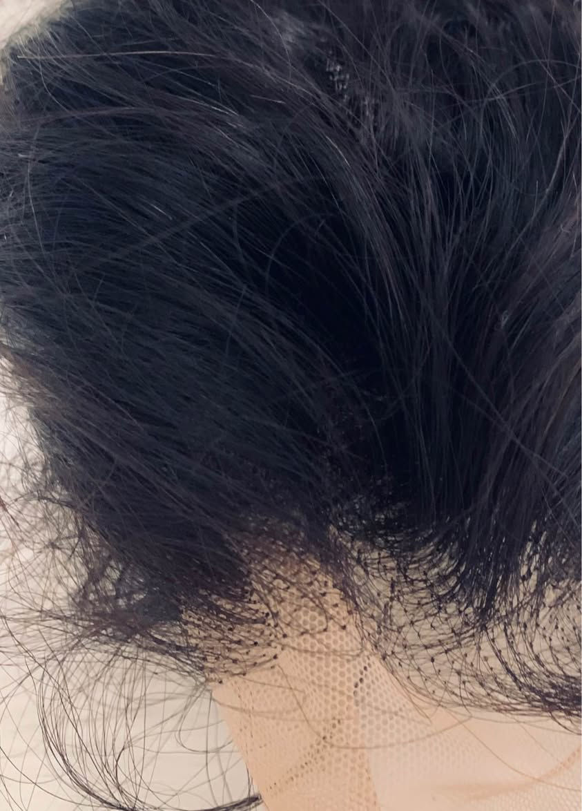 باروكات شعر طبيعي بشري (Human Hair) بجودة عالية جداً، ناعم كالحرير.
• التصميم: قصة "بوب" (Bob) عصرية بطول متوسط، تناسب جميع أشكال الوجه.
• الجذور: مزودة بـ دانتيل (Lace) أمامي شفاف ليعطيكِ مظهر منبت شعر حقيقي وغير مرئي تماماً.
• اللون: أسود طبيعي لامع وجذاب.
• المرونة: يمكنكِ صبغها، غسلها، أو استخدام الحرارة (سيشوار ومكواة) تماماً مثل شعرك الحقيقي.
لماذا هذه الباروكة؟
✅ مريحة جداً: خفيفة على الرأس وتسمح بتهوية فروة الرأس.
✅ ثبات عالي: سهلة التركيب وتأتي مع مشابك داخلية لضمان الثبات طوال اليوم.
✅ إطلالة طبيعية: لا يمكن تمييزها عن الشعر الطبيعي بفضل جودة الدانتيل الأمامي. بغداد, العراق


**إذا كنت صاحب هذا الإعلان وتريد حذفه لأي سبب، رجاءا أرسل رسالة إلى الدعم الفني**